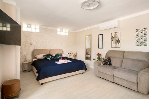 Suite by the beach for 2