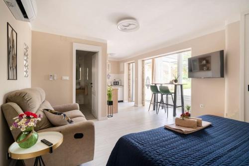 Suite by the beach for 2