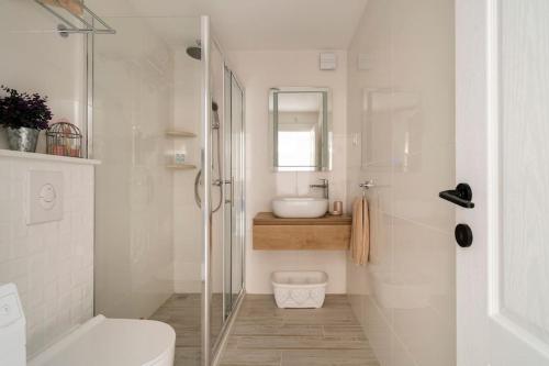 A bathroom at Suite by the beach for 2