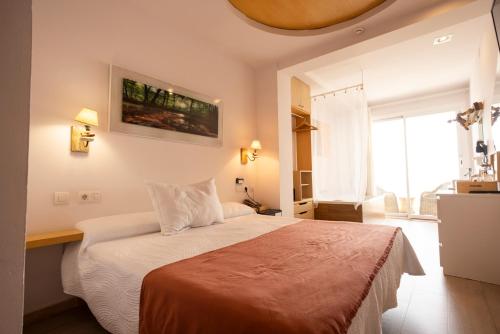 a bedroom with a large bed in a room at Hotel Boutique Sabbia Valencia in Valencia
