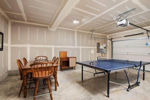 Stolní tenis v ubytování Kef House nebo okolí