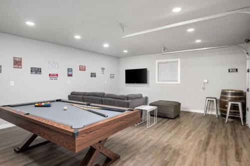 Biliár nebo kulečník v ubytování Kef House