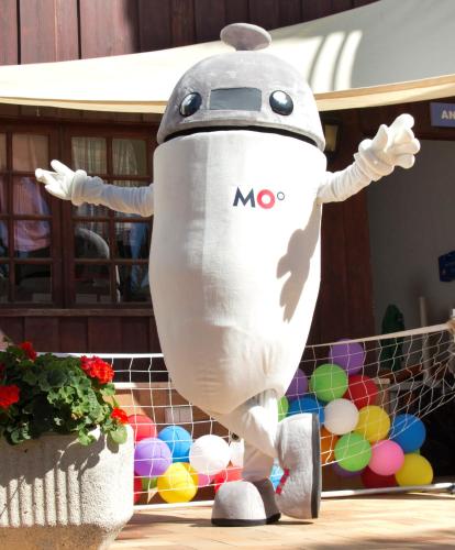 a robot mascot standing in front of a tennis court at Hotel Club Es Talaial in Cala d´Or