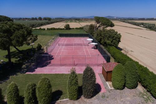 an overhead view of a tennis court in a field at Fattoria San Lorenzo in Grosseto