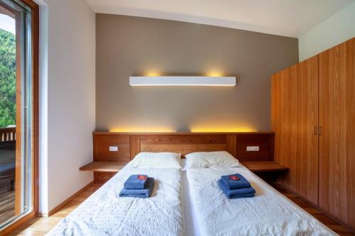 a bedroom with two beds with blue towels on them at Pritscheshof Ferienwohnung Balkon in Malles Venosta