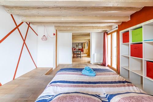 Ένα ή περισσότερα κρεβάτια σε δωμάτιο στο DINA Great BIG appartment - 6 pers with overhead projector