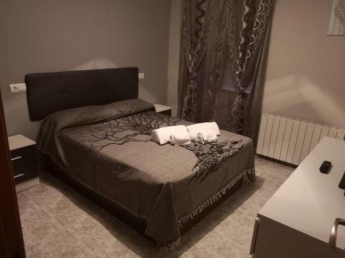 Katil atau katil-katil dalam bilik di Apartamento Duartes en Barbastro vistas al pirineo