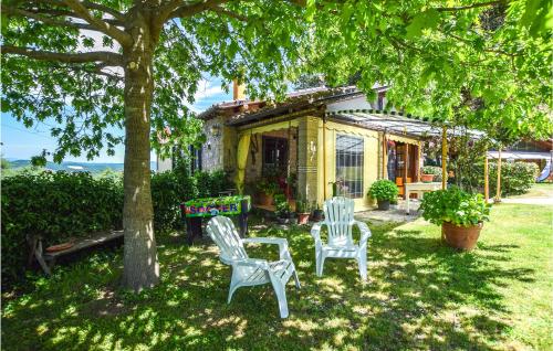 Κήπος έξω από το Stunning Home In Valentano With Kitchen