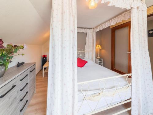 Voodi või voodid majutusasutuse Charming holiday home in Marche en Famenne with garden toas