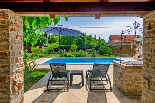 Gallery image of Sunny house in Smoković