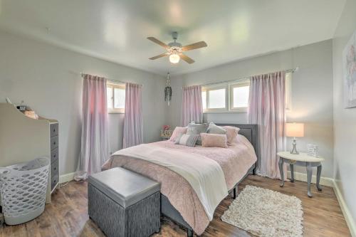 A bed or beds in a room at Ashtabula Home Near Walnut Beach and Eateries!