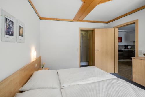 Cama o camas de una habitación en Haus Voglreiter - inkl Sommerkarte, zentrale und ruhige Lage, Garten mit Spielplatz