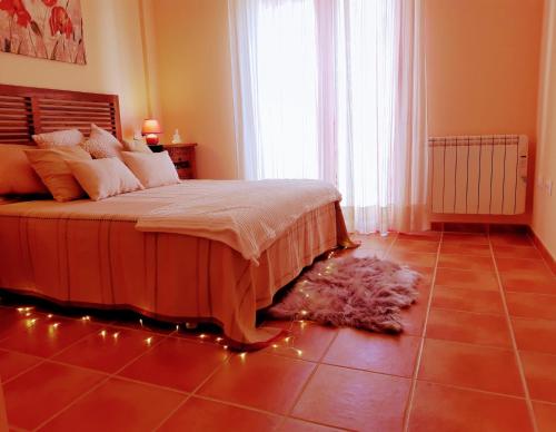 a bedroom with a bed with lights on the floor at Casa con Encanto,disfruta de su paz y tranquilidad in Adzaneta