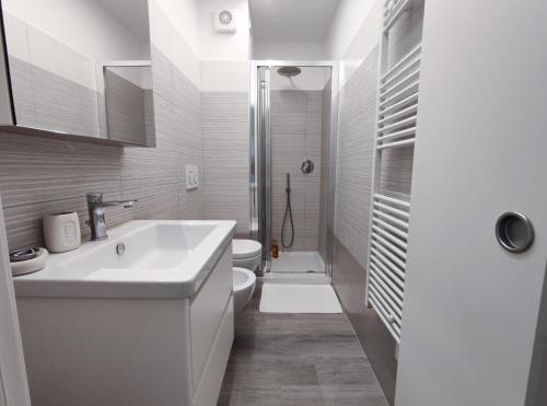 Ένα μπάνιο στο Casa di Bubs - By Ligooria