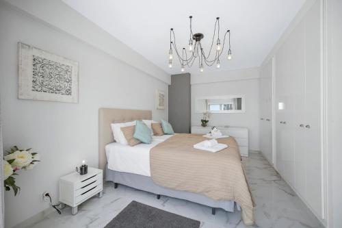 Stylish Algarve Apartment with Spacious Terrace & Sea Views