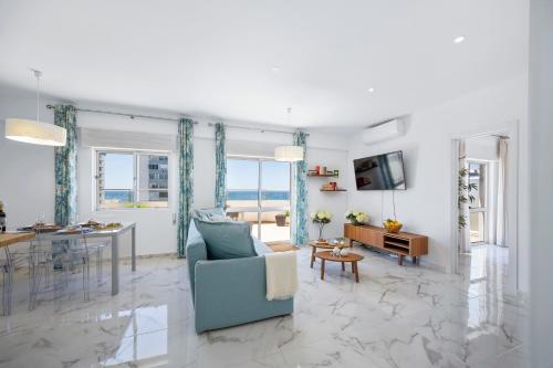 Stylish Algarve Apartment with Spacious Terrace & Sea Views