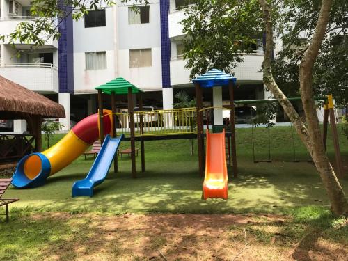 Legeområdet for børn på Águas da Serra com acesso ao rio e vista pra serra