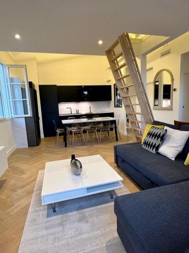 Χώρος καθιστικού στο Piscine et jacuzzi Loft ravissant dans une maison basque