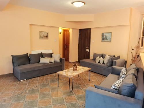 Gallery image of Christie's ground floor apartment by the sea in Kato Gatzea