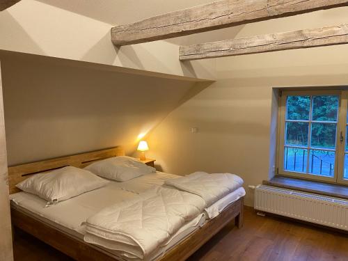 En eller flere senge i et værelse på Ferienhäuser Zinke