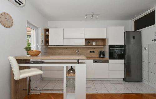 Η κουζίνα ή μικρή κουζίνα στο Apartments Ljube