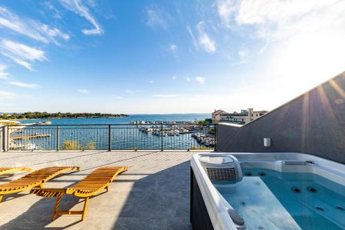 Sunrise, beautiful penthouse with jacuzzi