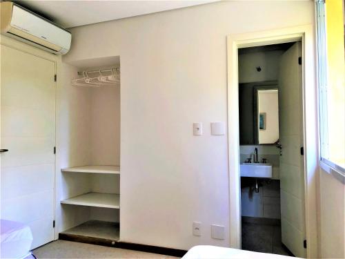 Et badeværelse på CASA na Praia PERFEITA DE JUQUEHY