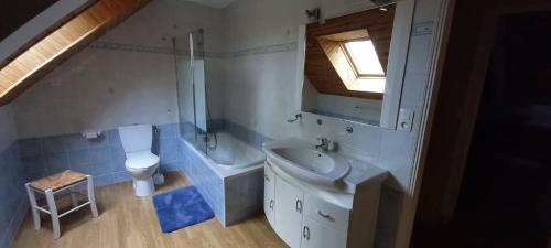 a bathroom with a sink and a toilet at Gite Couesnon in Roz-sur-Couesnon