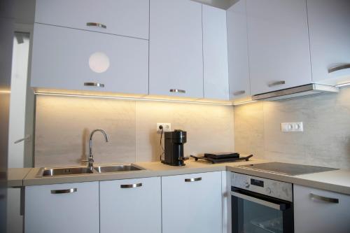 Marianna's Stylish Brand New Apt in the heart of Athens