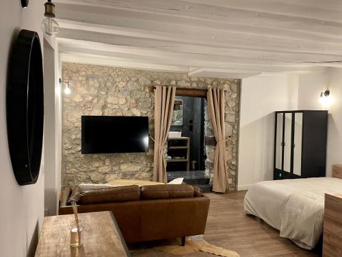 Foto La loge de pierre au coeur de la vieille ville d Annecy 5
