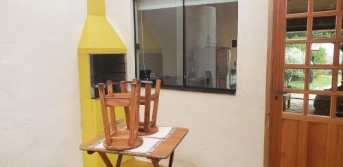 a wooden chair sitting outside of a house at Chalé Lavanda com Hidro, Trilhas e Cachoeiras in São Francisco Xavier