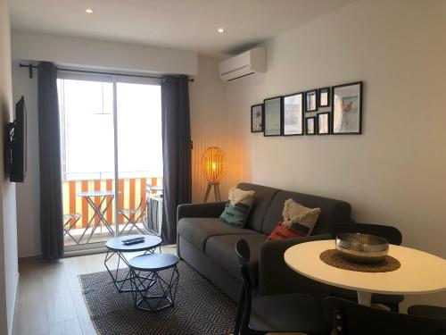 C001-Beau studio neuf situé au centre