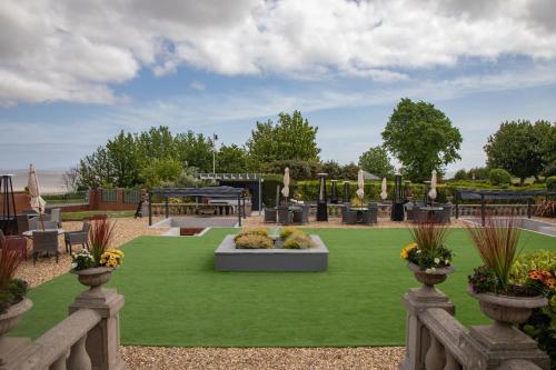Holm House - Stylish Coastal Suites - HEDD Spa - Silures Bar & Restaurant photo 50
