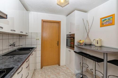 House Rose in center – Photos 3