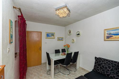 House Rose in center – Photos 4