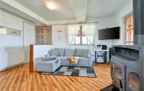 Posezení v ubytování 2 Bedroom Nice Home In Gornji Kneginec