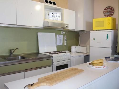 Photo de la galerie de l'établissement Appartement en Front de Mer à Port-la-Nouvelle avec Terrasse et Parking Privé - FR-1-229C-72, à Port-la-Nouvelle