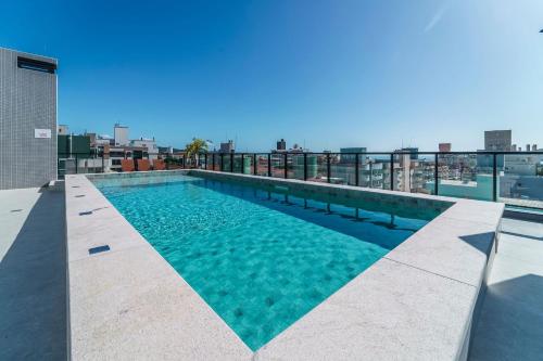 Beira-mar Adra 306 - Excelente Cobertura Duplex - Centro/Bombinhas- Rooftop com Piscina - À poucos metros da praia Menor preço em Beira-mar Adra 306 - Excelente Cobertura Duplex - Centro/Bombinhas- Rooftop com Piscina - À poucos metros da praia