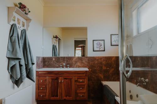 Gallrae Farm Stay tesisinde bir banyo