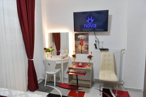 Athens Central Studio fast WiFi Metro Live Football