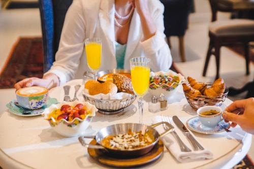 Makanan di atau berdekatan hotel