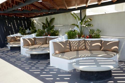 Ruang duduk di Oia Suites