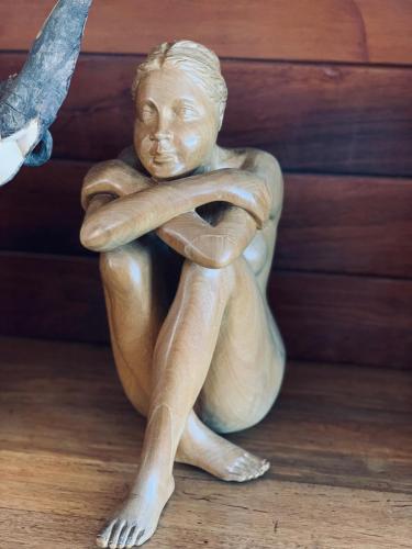 a statue of a woman sitting on the floor with a knife at Asia & Africa Hôtel in Antananarivo