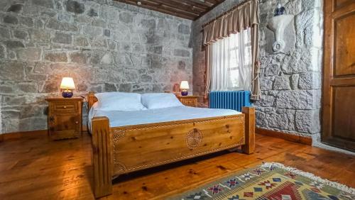Ένα ή περισσότερα κρεβάτια σε δωμάτιο στο Biber Evi Assos