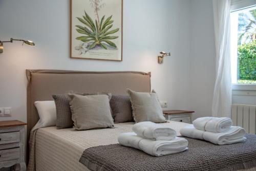 A bed or beds in a room at Brisa del Mar - Managed by Almarina