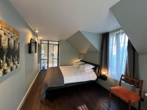 a bedroom with a bed and a window at Le Petit Château in Baye