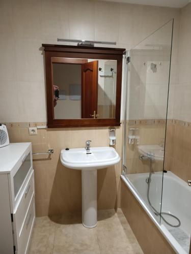 a bathroom with a sink and a shower and a tub at alojamiento matilla in Baeza