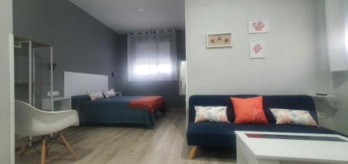 a living room with a couch and a bed at Apartamentos Las trece llaves Jacuzzi bajo reserva in Merida