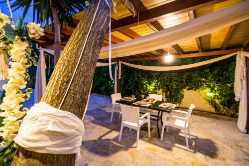 Κήπος έξω από το Sincerity Luxury Villa