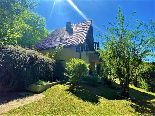a house with a roof on top of a yard at Kuća Homer in Mala Lešnica